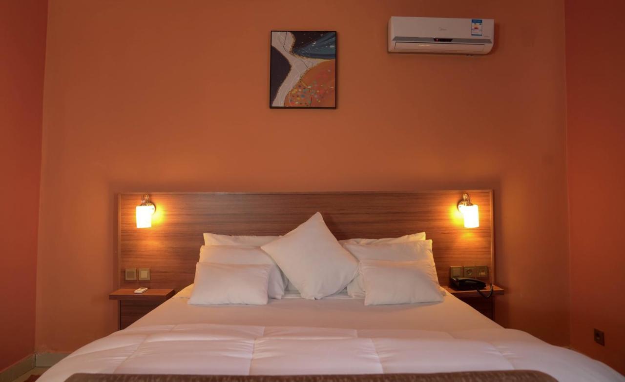 Dialali Hotel ヌアクショット エクステリア 写真