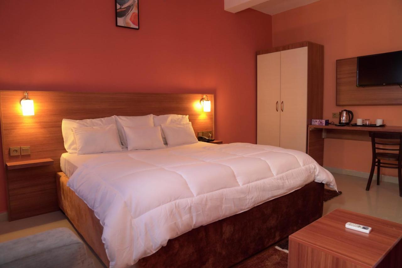 Dialali Hotel ヌアクショット エクステリア 写真
