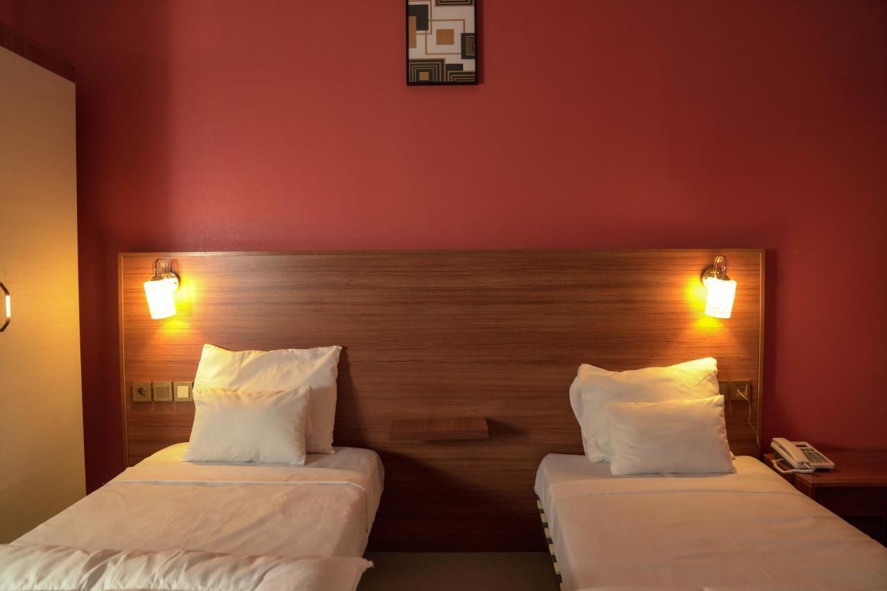 Dialali Hotel ヌアクショット エクステリア 写真