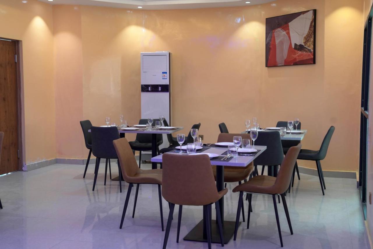 Dialali Hotel ヌアクショット エクステリア 写真