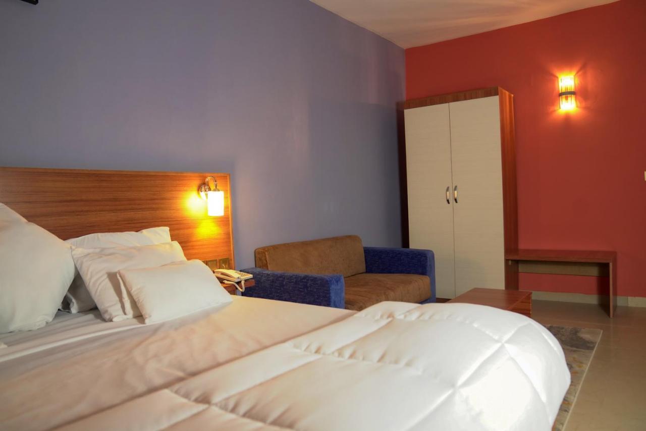 Dialali Hotel ヌアクショット エクステリア 写真