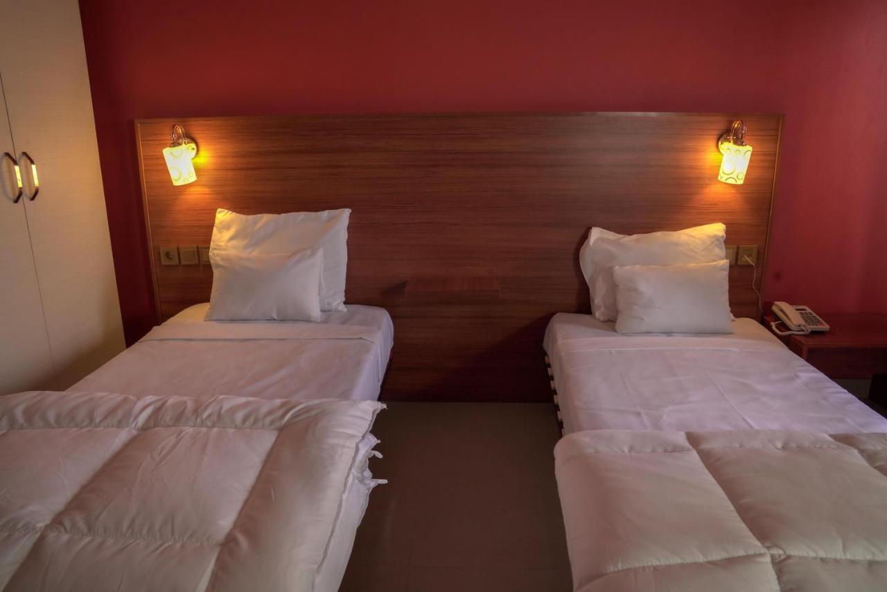 Dialali Hotel ヌアクショット エクステリア 写真