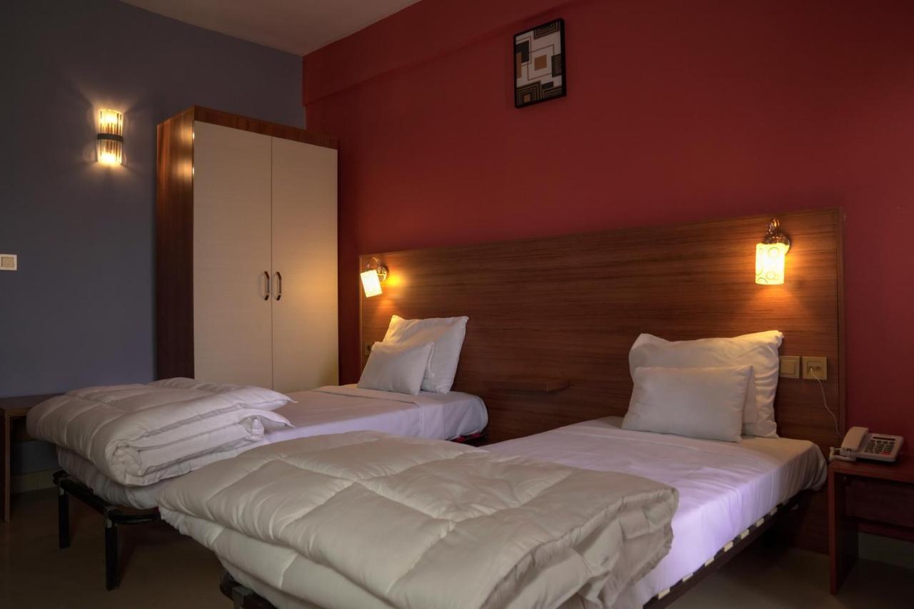 Dialali Hotel ヌアクショット エクステリア 写真
