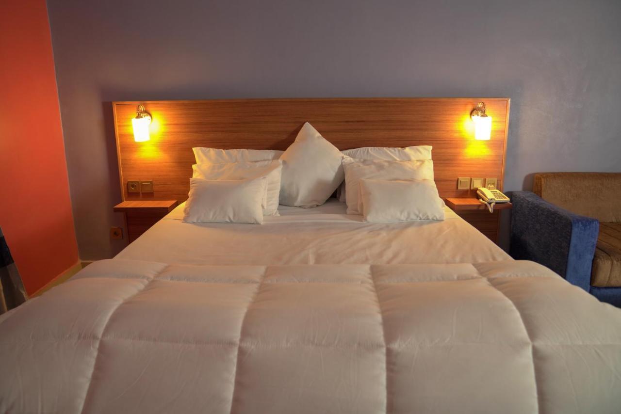 Dialali Hotel ヌアクショット エクステリア 写真