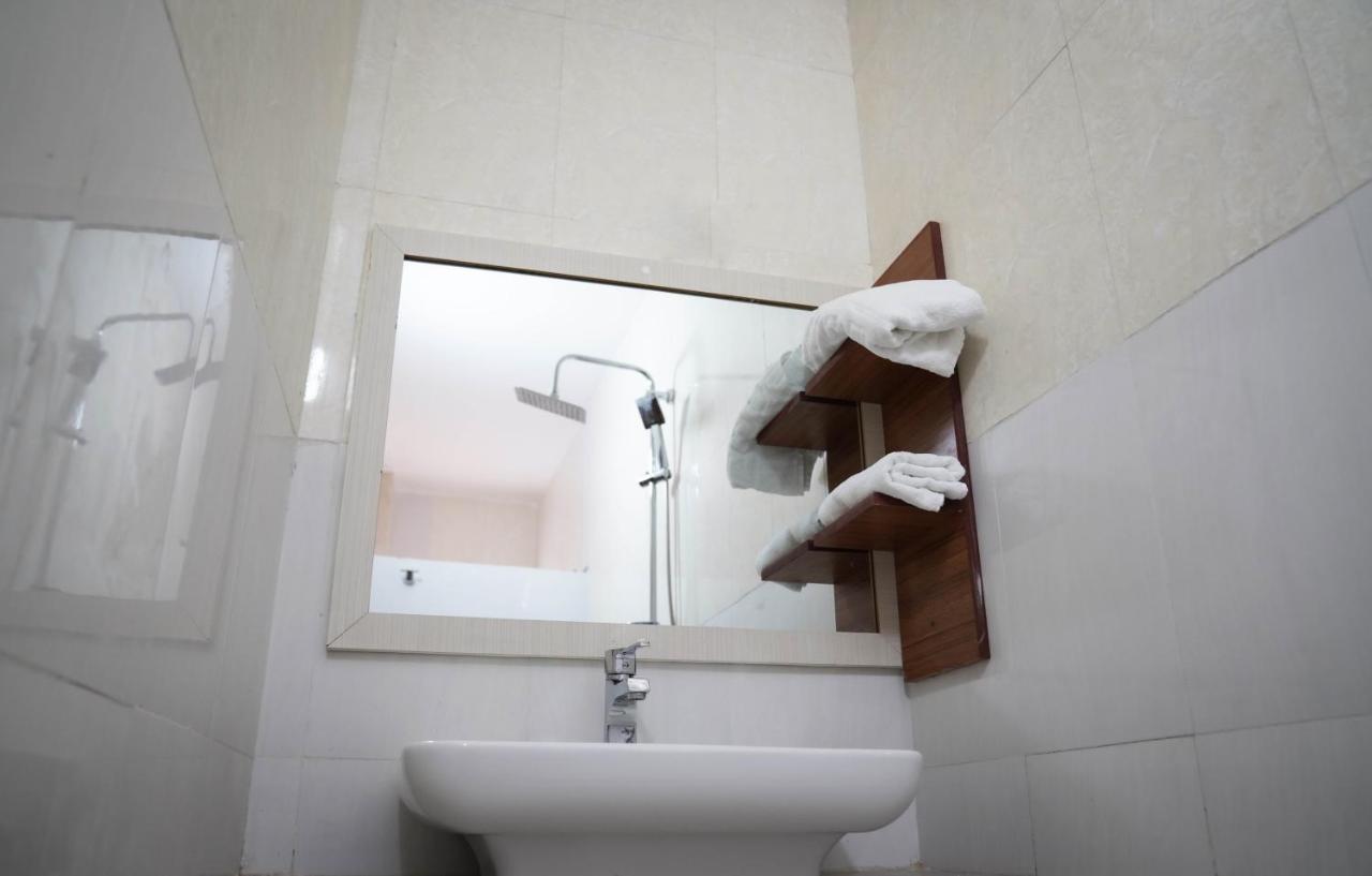 Dialali Hotel ヌアクショット エクステリア 写真